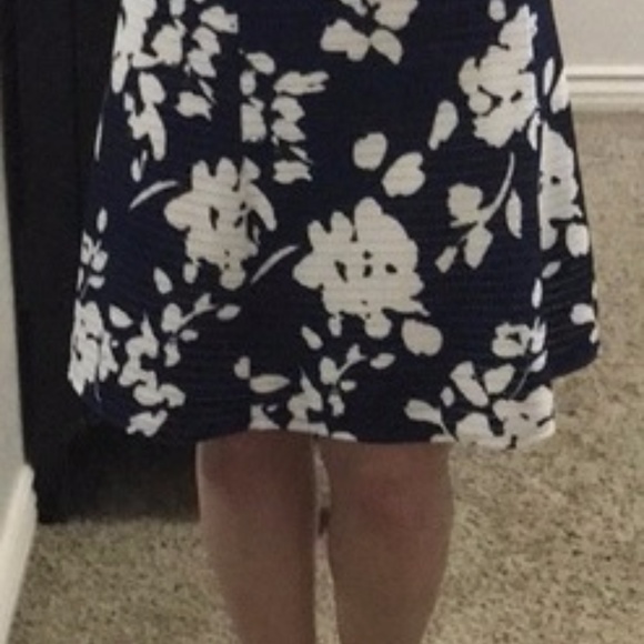 Renee C. Navy & White Floral A-Line Skirt - Medium - Picture 4 of 4